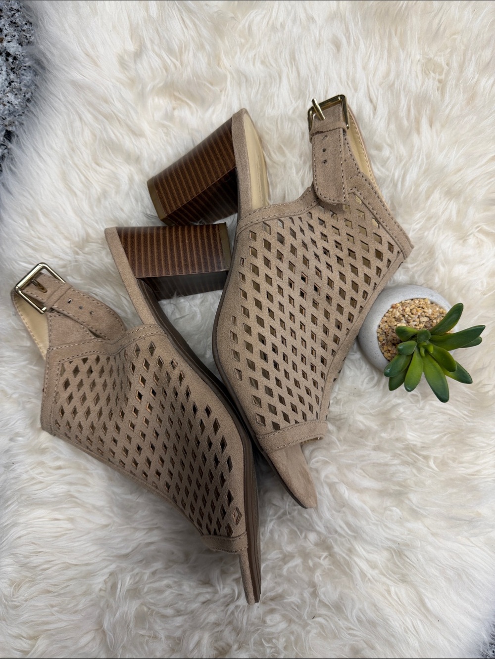 LizClaiborne LC GEMMA 3.25” Heel Vegan SANDALS EUC - Picture 6 of 8
